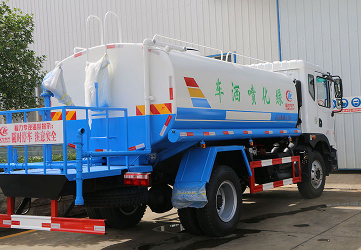 東風(fēng)D9灑水車(chē) 東風(fēng)D9灑水車(chē)