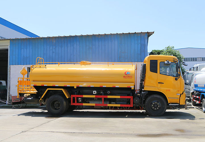 東風天錦灑水車12噸 東風天錦灑水車12噸