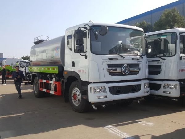 東風(fēng)12方D9灑水車(國(guó)六) 東風(fēng)12方D9灑水車(國(guó)六)
