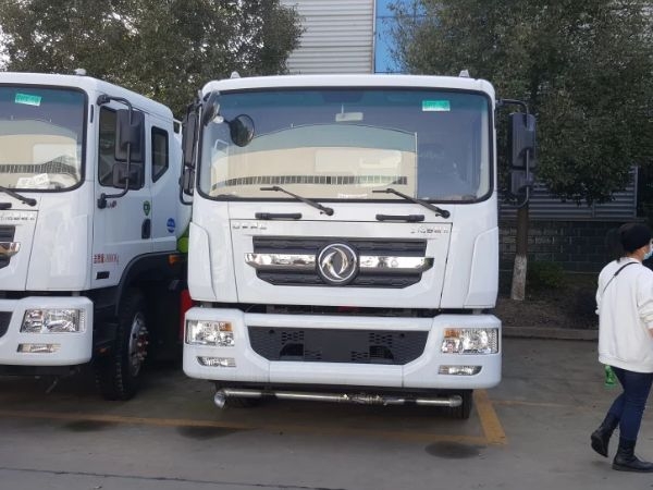 東風(fēng)12方D9灑水車(國(guó)六) 東風(fēng)12方D9灑水車(國(guó)六)