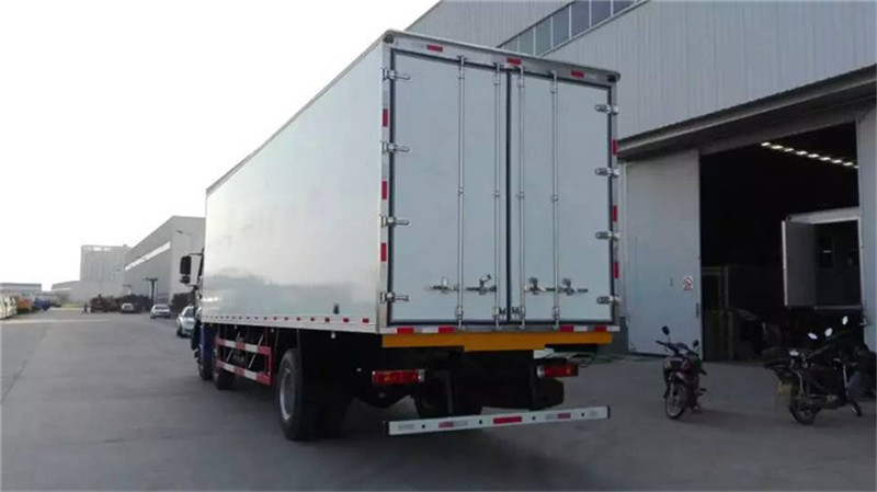 歐曼ETX小三軸冷藏車(9米6) 歐曼ETX小三軸冷藏車(9米6)