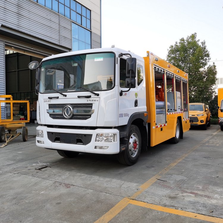 東風(fēng)2000方排水搶險(xiǎn)車 東風(fēng)2000方排水搶險(xiǎn)車