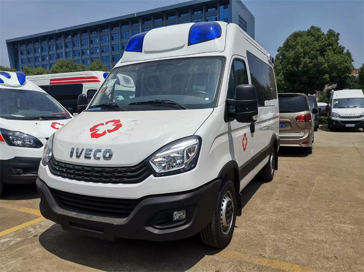 依維柯歐勝M(fèi)1-30短軸救護(hù)車 依維柯歐勝M(fèi)1-30短軸救護(hù)車