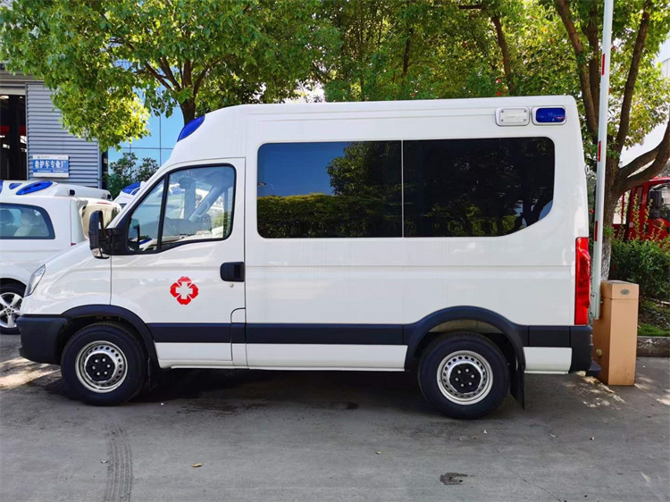 依維柯歐勝M(fèi)1-30短軸救護(hù)車 依維柯歐勝M(fèi)1-30短軸救護(hù)車