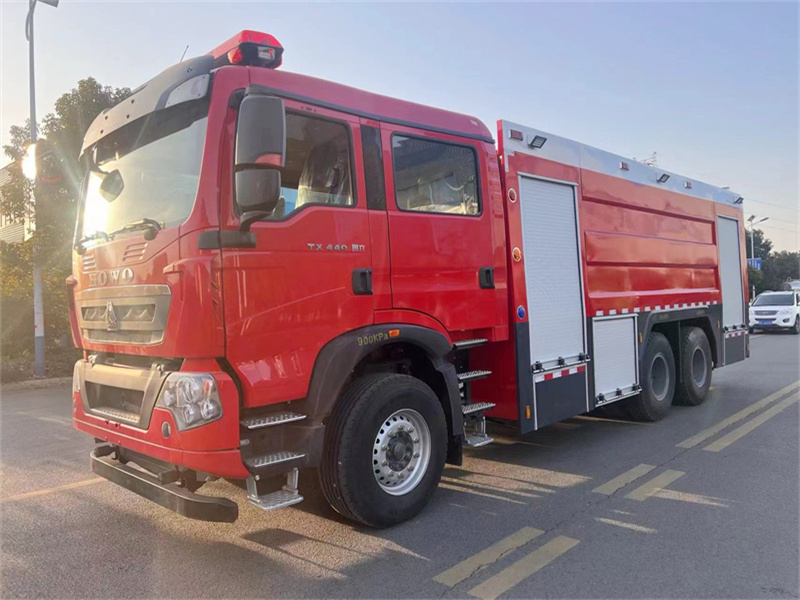 重汽豪沃12噸水罐消防車 重汽豪沃12噸水罐消防車